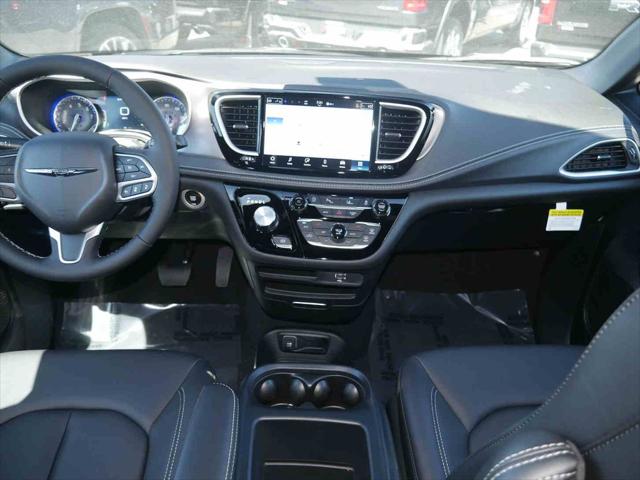 2026 Chrysler Pacifica Select AWD