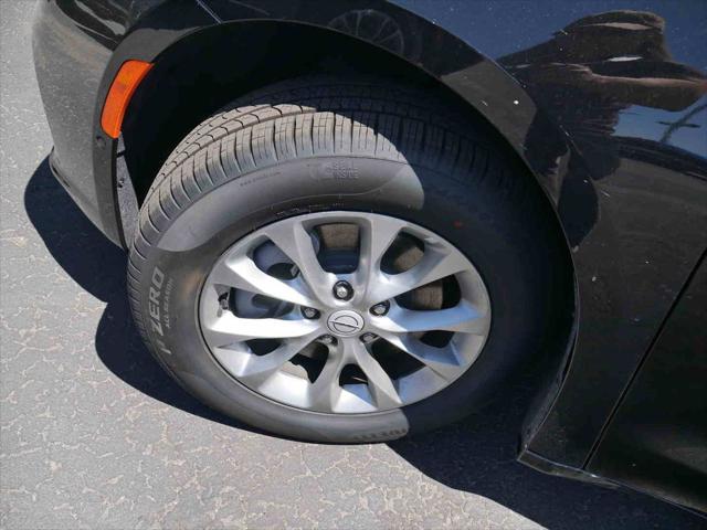 2026 Chrysler Pacifica Select AWD
