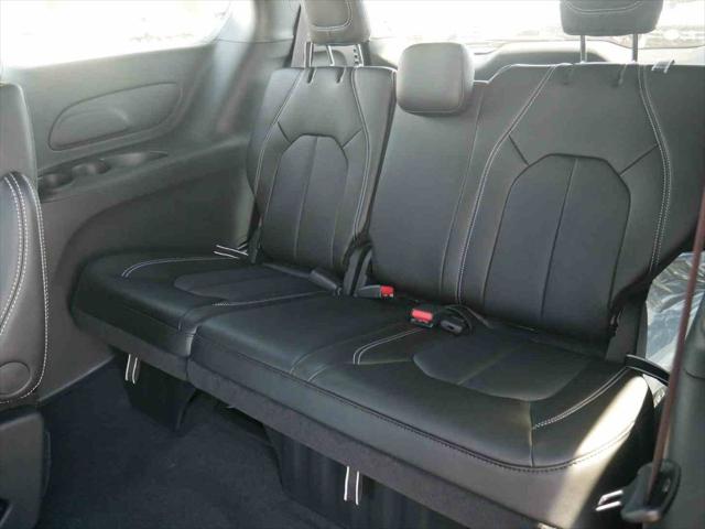 2026 Chrysler Pacifica Select AWD