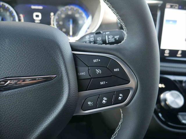 2026 Chrysler Pacifica Select AWD