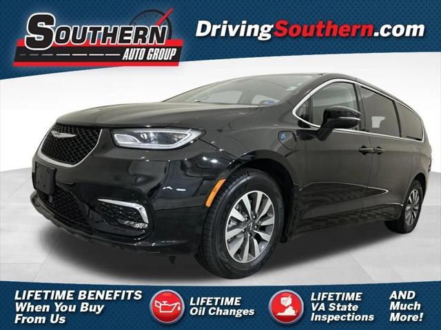 2024 Chrysler Pacifica Hybrid Select
