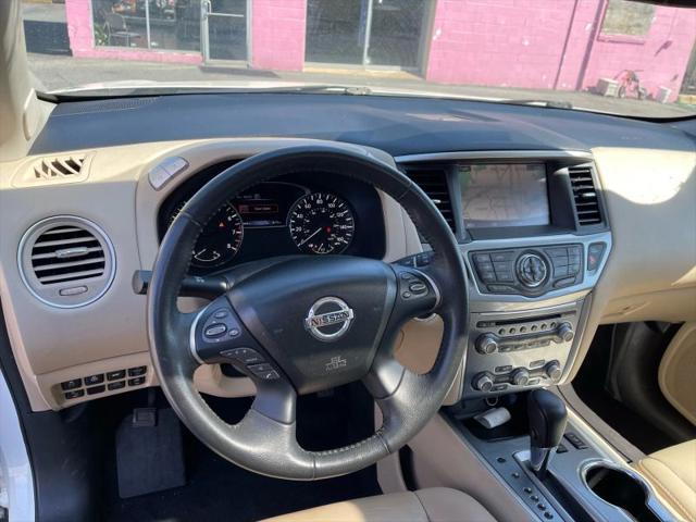 2017 Nissan Pathfinder SL
