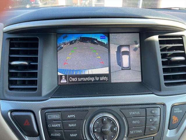 2017 Nissan Pathfinder SL