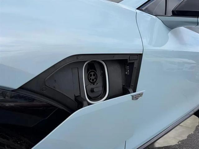 2024 Cadillac iQ Sport w/1SJ