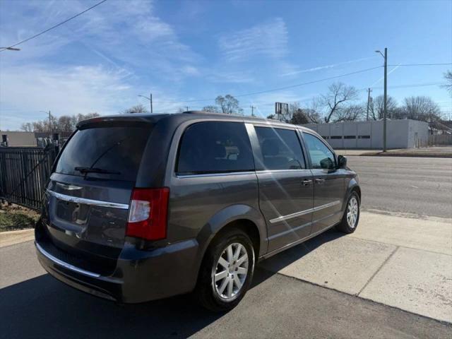 2016 Chrysler Town & Country Touring