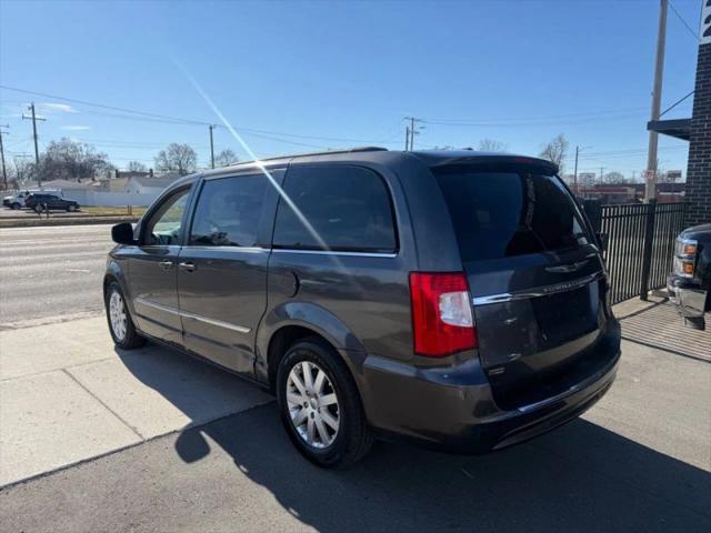 2016 Chrysler Town & Country Touring