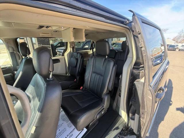 2016 Chrysler Town & Country Touring