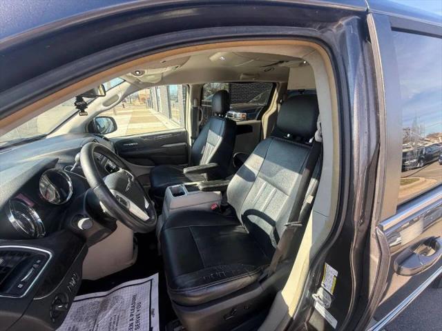 2016 Chrysler Town & Country Touring