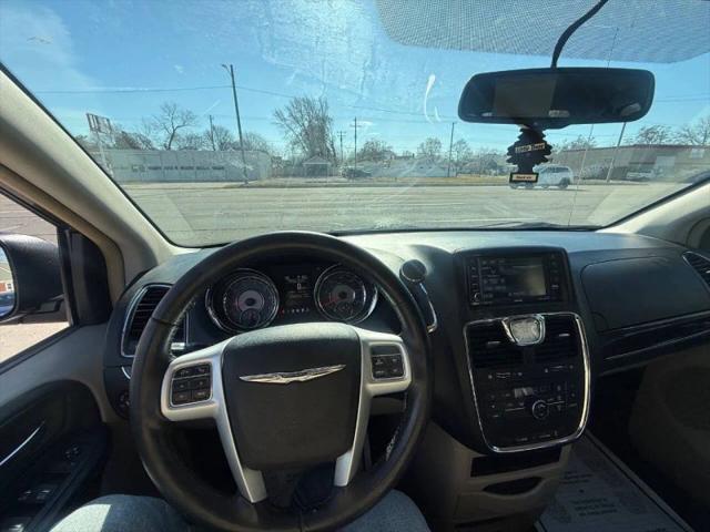 2016 Chrysler Town & Country Touring