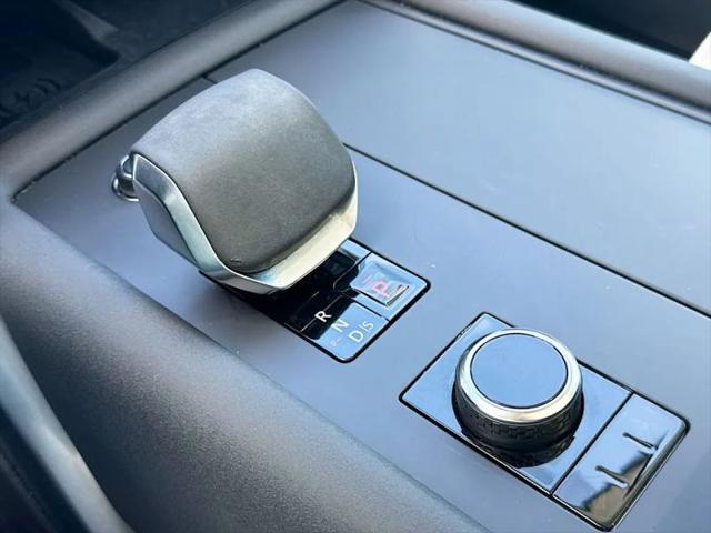 2025 Land Rover Discovery P300 S