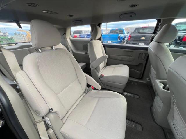 2017 Kia Sedona L