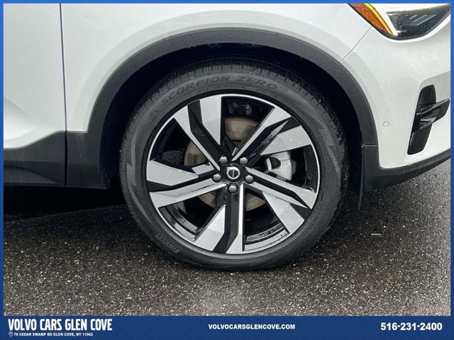 2026 Volvo XC40 Ultra, B5 AWD Gas (mild hybrid), Dark