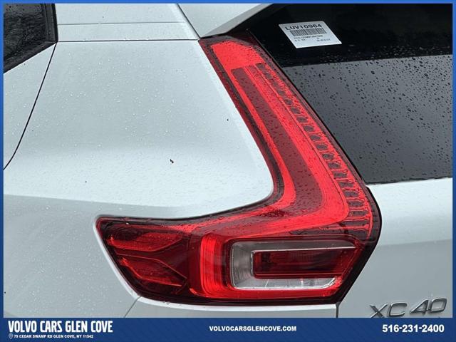2026 Volvo XC40 Ultra, B5 AWD Gas (mild hybrid), Dark