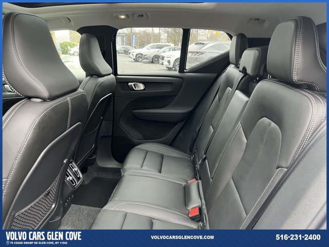 2026 Volvo XC40 Ultra, B5 AWD Gas (mild hybrid), Dark