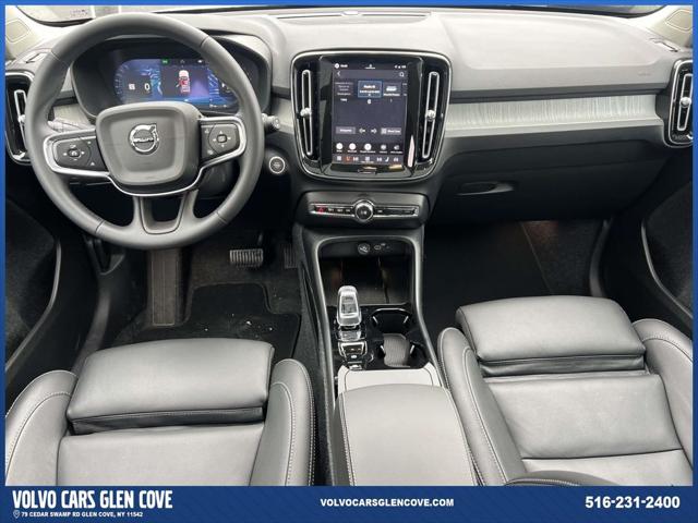2026 Volvo XC40 Ultra, B5 AWD Gas (mild hybrid), Dark