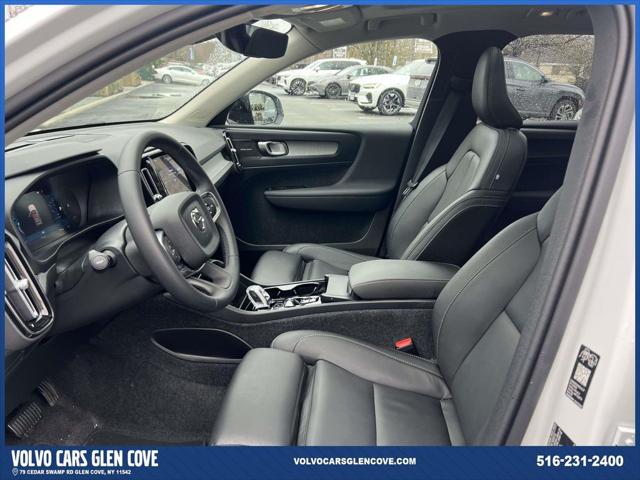 2026 Volvo XC40 Ultra, B5 AWD Gas (mild hybrid), Dark
