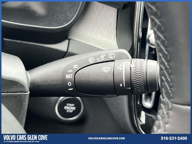 2026 Volvo XC40 Ultra, B5 AWD Gas (mild hybrid), Dark