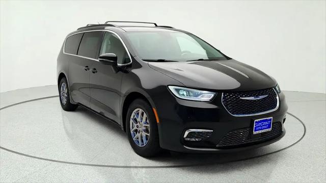 2022 Chrysler Pacifica Touring L for sale in Arlington, TX