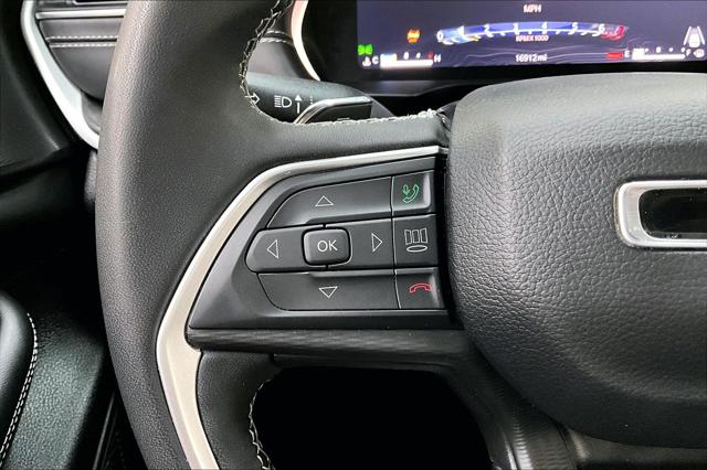 2023 Jeep Grand Cherokee Laredo 4x4