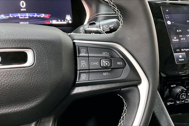 2023 Jeep Grand Cherokee Laredo 4x4