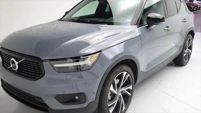 2022 Volvo XC40 T5 R-Design