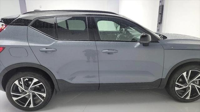 2022 Volvo XC40 T5 R-Design