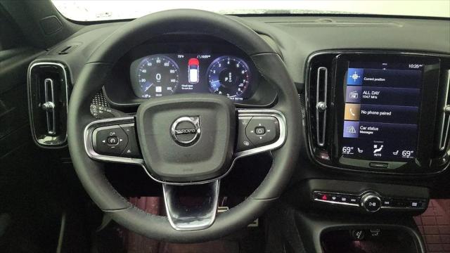 2022 Volvo XC40 T5 R-Design