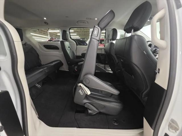 2022 Chrysler Pacifica Touring L AWD