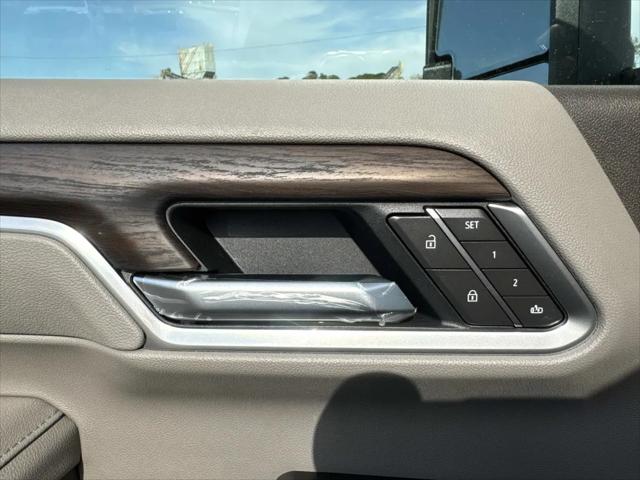 2026 GMC Sierra 2500HD Crew Cab, Standard Bed, SLT, 4WD