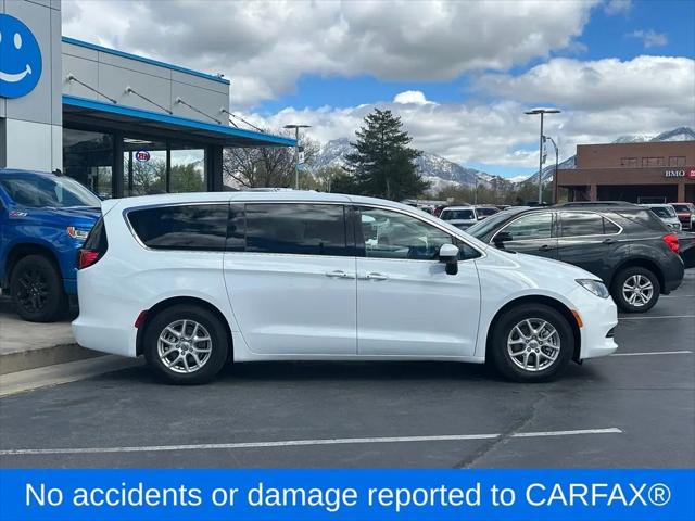 2022 Chrysler Voyager LX