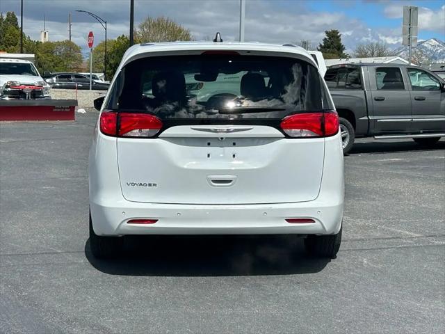 2022 Chrysler Voyager LX