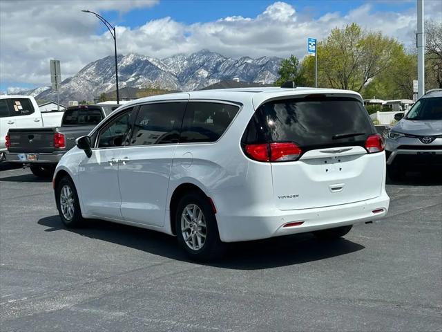 2022 Chrysler Voyager LX