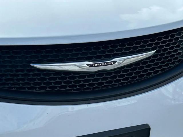2022 Chrysler Voyager LX