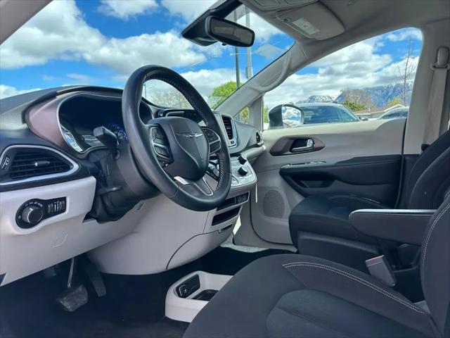 2022 Chrysler Voyager LX