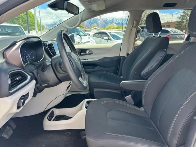2022 Chrysler Voyager LX