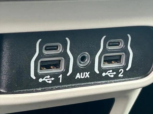 2024 Chrysler Voyager LX