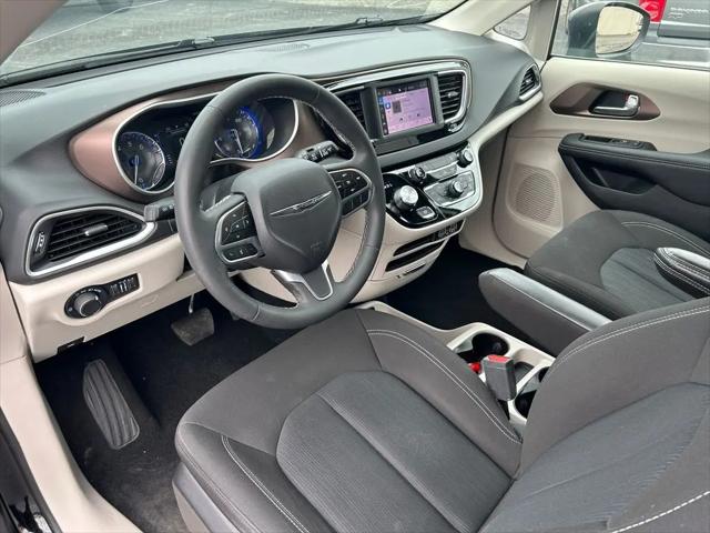 2024 Chrysler Voyager LX