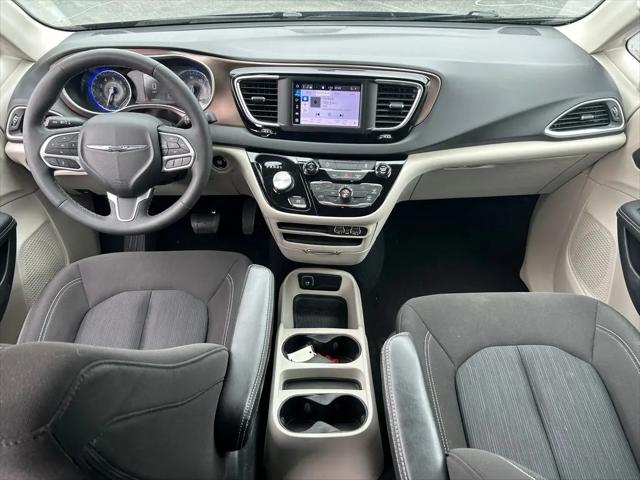 2024 Chrysler Voyager LX