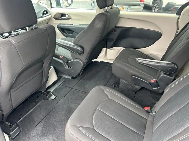 2024 Chrysler Voyager LX
