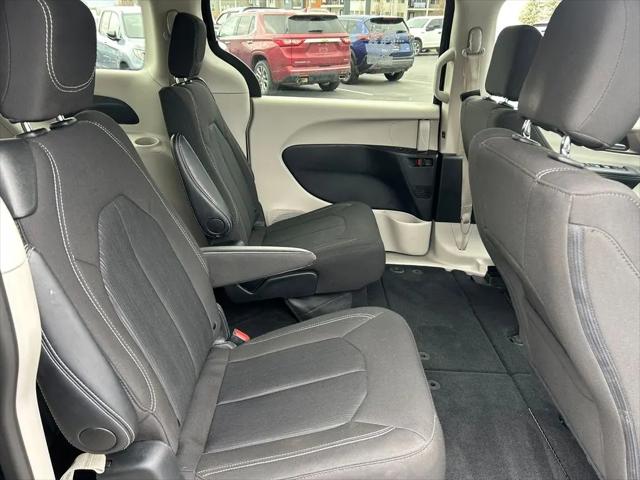 2024 Chrysler Voyager LX