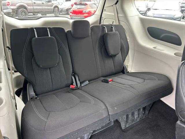 2024 Chrysler Voyager LX