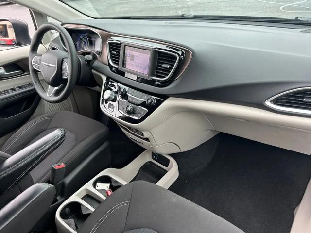 2024 Chrysler Voyager LX