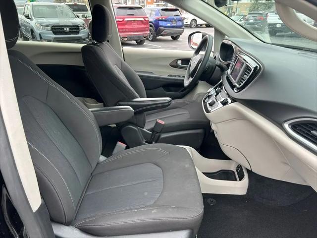 2024 Chrysler Voyager LX