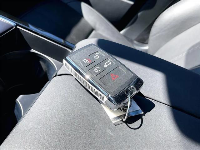 2026 Land Rover Range Rover Velar P250 Dynamic SE