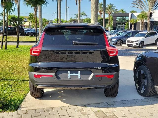 2026 Volvo XC40 Black Edition Ultra, B5 AWD Gas (mild hybrid)