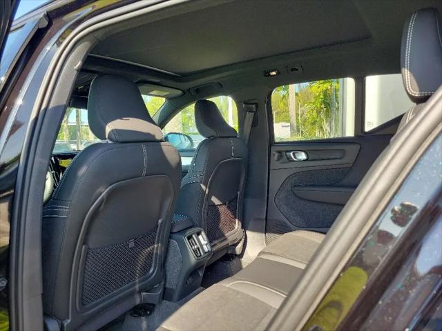 2026 Volvo XC40 Black Edition Ultra, B5 AWD Gas (mild hybrid)