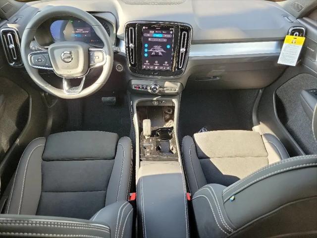 2026 Volvo XC40 Black Edition Ultra, B5 AWD Gas (mild hybrid)