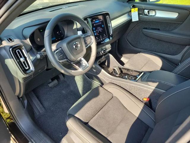 2026 Volvo XC40 Black Edition Ultra, B5 AWD Gas (mild hybrid)