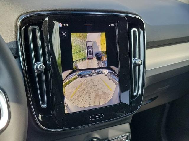 2026 Volvo XC40 Black Edition Ultra, B5 AWD Gas (mild hybrid)