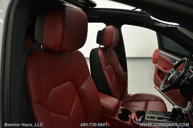 2023 Porsche Macan T